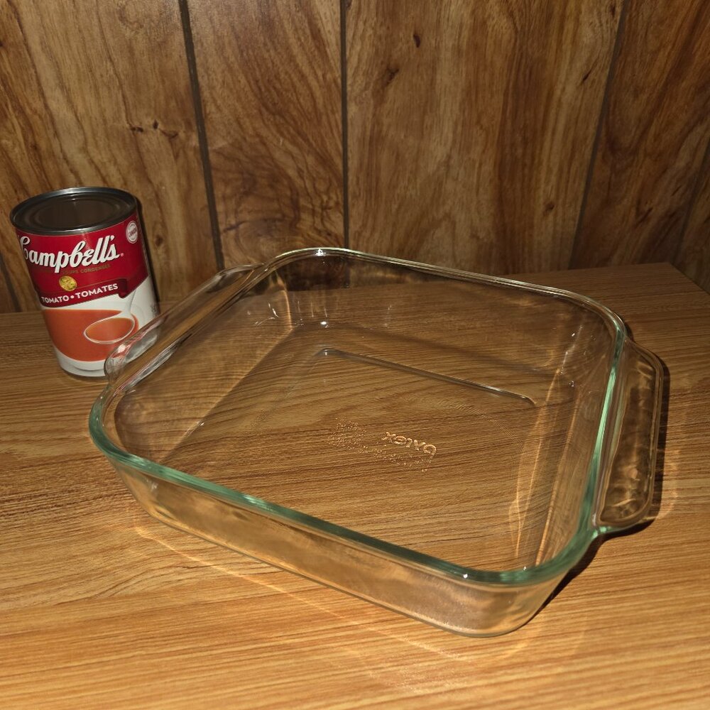 Pyrex 8" square cake pan